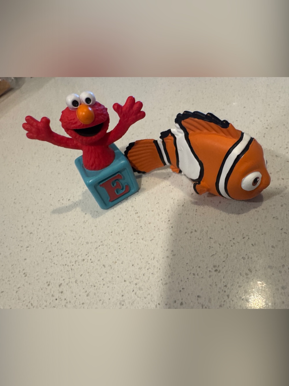 Elmo & Clownfish finding Nemo Figurine Duo - Red Elmo, Orange Clownfish